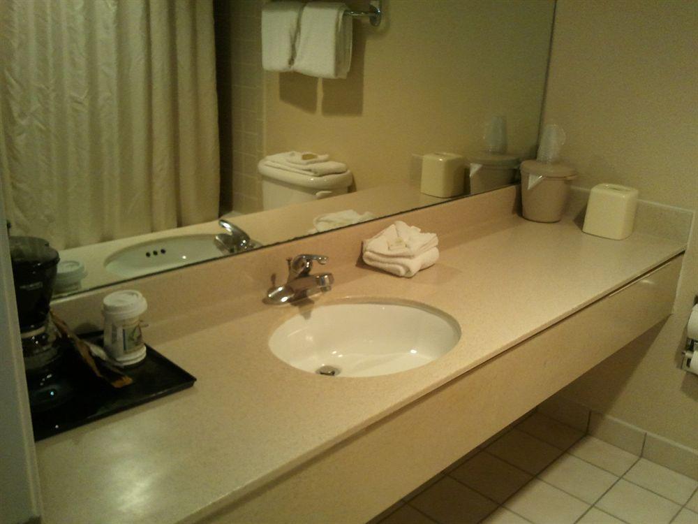 Fern Valley Hotel And Conference Center 路易斯威尔 外观 照片