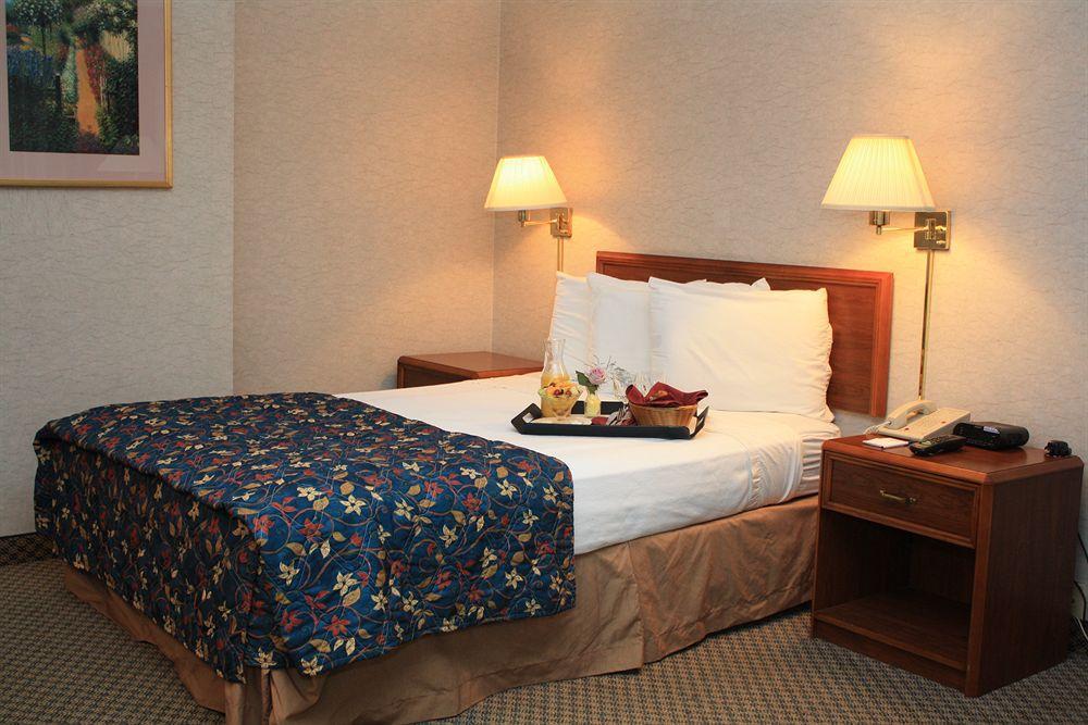 Fern Valley Hotel And Conference Center 路易斯威尔 客房 照片