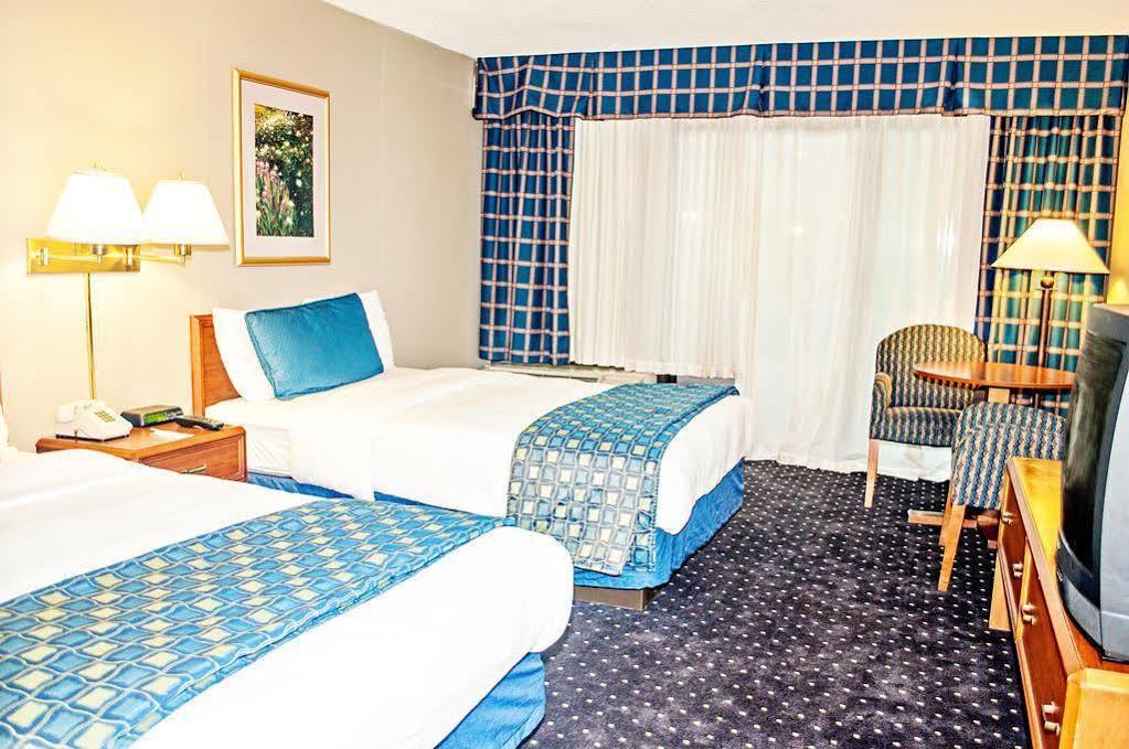 Fern Valley Hotel And Conference Center 路易斯威尔 外观 照片